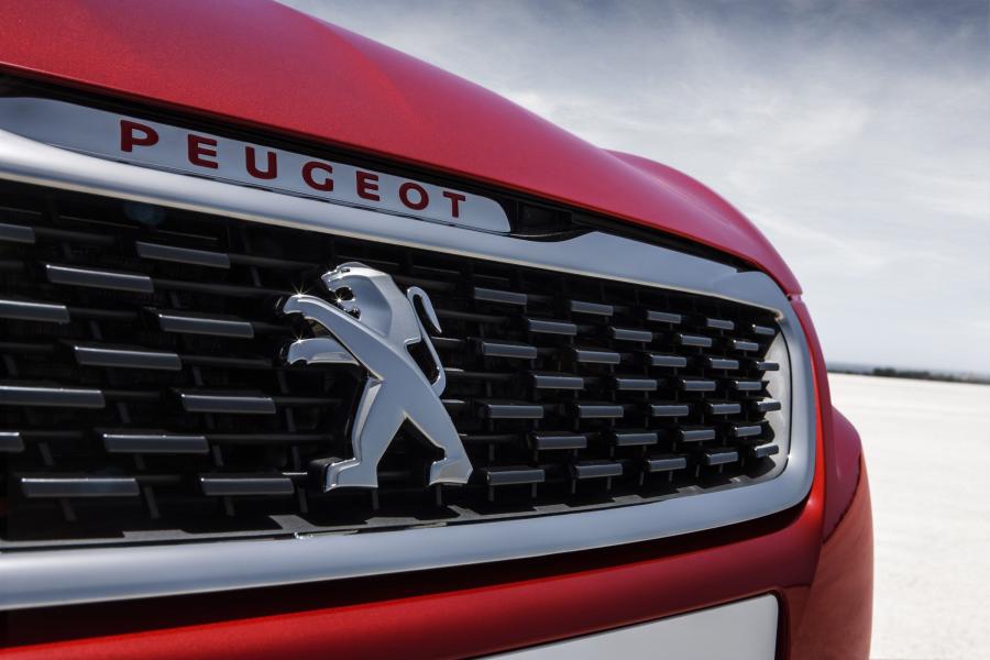 Логотип Peugeot 308 GTi 2015 года  (фото 40 из 65)